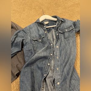 J.Crew denim shirt snap buttons women’s size 8 fitted jean shirt